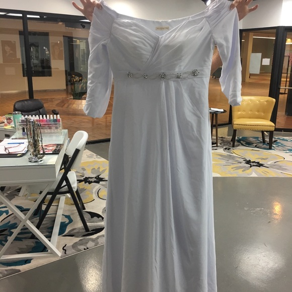 New wedding dress - Picture 2 of 3